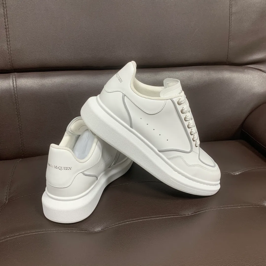 👟👟Ex-factory price 600👟👟 Professional McQueen factory. Top version. Couple style Alexander McQUEEN high version has been upgraded to the highest quality again✅ 💪McQueen Spring, Summer, Autumn and Winter top version Purchasing level✅ Recruiting nationwide online and offline agents to join🤝 🏆Fabric: Original materials imported from Italy. Texture, water-resistant and non-discoloring 🏆Inner lining: ️A-grade Italian imported lining resistant to dirt, sweat-absorbent, breathable and comfortable 🏆Foot pads: top-grade imported Italian super-soft cowhide leather 🏆Outsole: PU+counter 1:1 🏆Shoe box: original white box. Plus white flip cover for double-layer protection. Cloth bag. Handbag. Certificate of 1:1 mold opening, 4-piece set. Delivered with a pair of shoelaces. 🖕🏿🖕🏿🖕🏿 You can choose any pair of shoelaces in any color of our factory 🏆Code number: women's 34-41. men's 38-46 🏆Special remarks (women's code 34.40.41, men's code 38.45.46 is customized, no returns or exchanges) Win-win cooperation 🤝